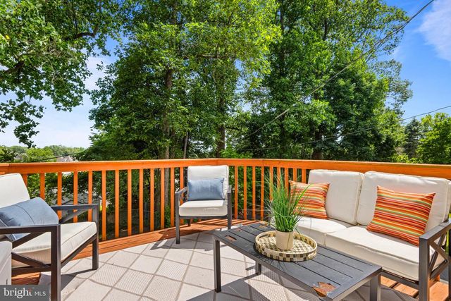 220 WALNUT LN, Ambler, PA 19002