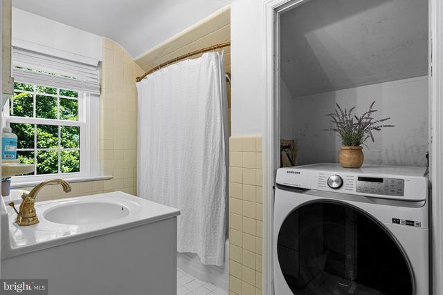 220 WALNUT LN, Ambler, PA 19002