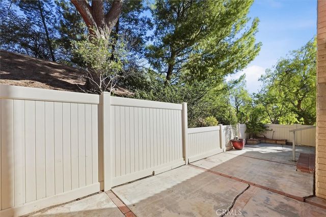 26389 Rainbow Glen Drive, Newhall, CA 91321