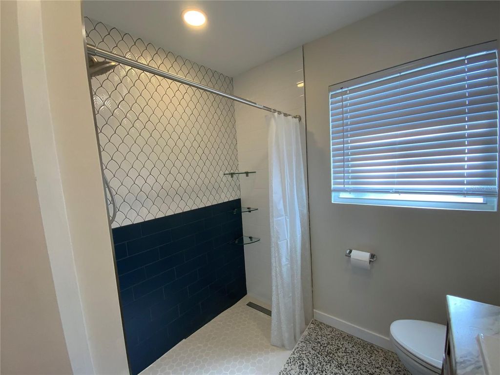 Image 11 of property listing at 3145 BELLEVUE STREET, Sarasota, FL 34237