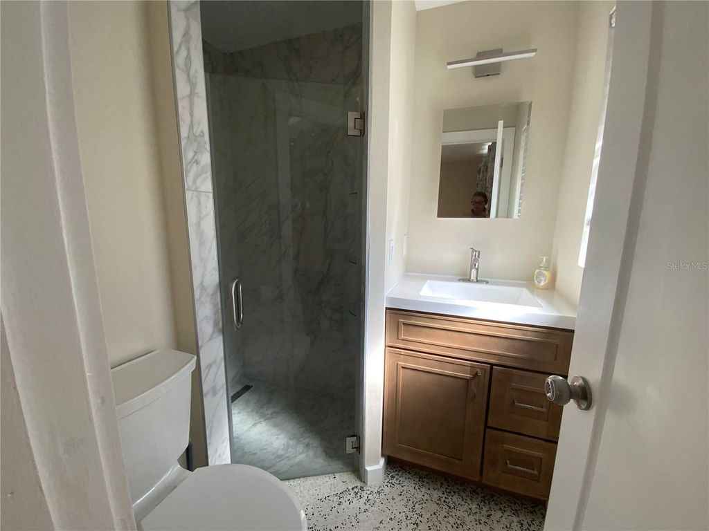 Image 9 of property listing at 3145 BELLEVUE STREET, Sarasota, FL 34237