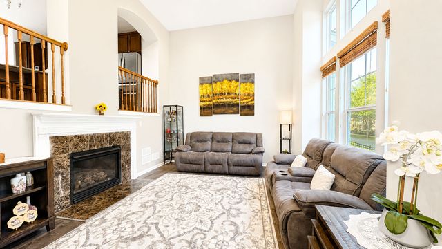 438 Grosvenor Lane 438, Aurora, IL 60504