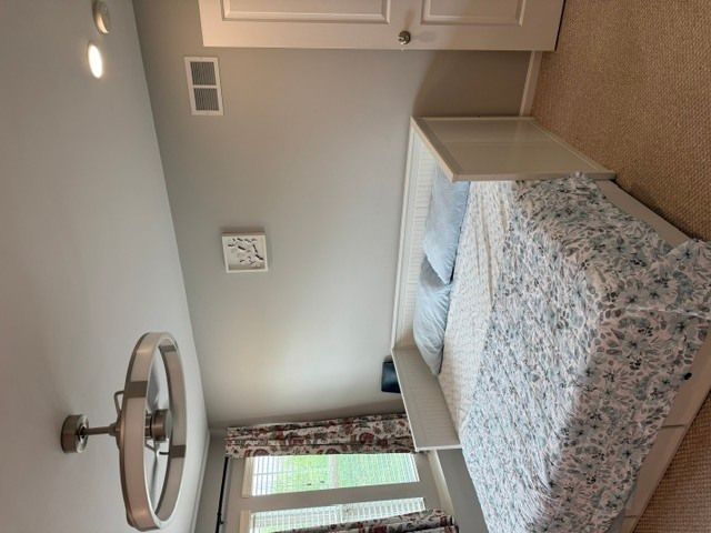 438 Grosvenor Lane 438, Aurora, IL 60504