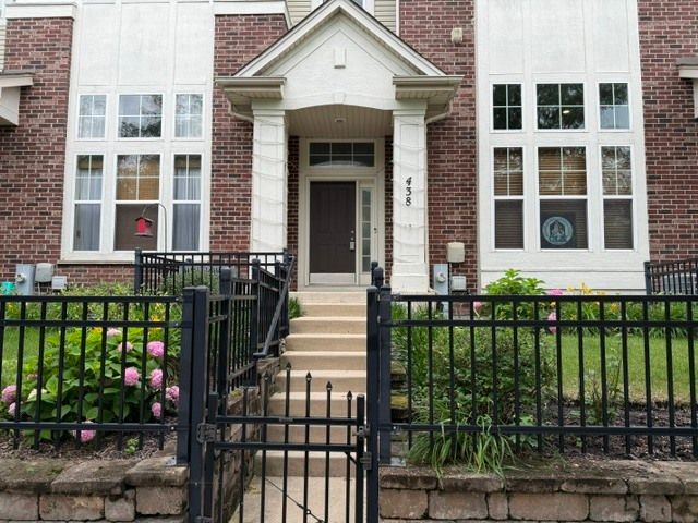 438 Grosvenor Lane 438, Aurora, IL 60504