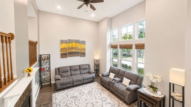 438 Grosvenor Lane 438, Aurora, IL 60504