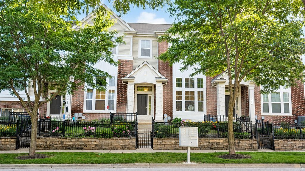 438 Grosvenor Lane 438, Aurora, IL 60504