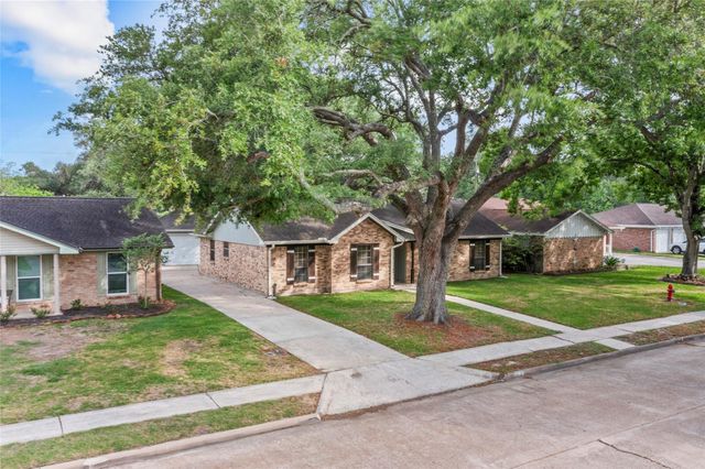 707 Briargrove Drive, Alvin, TX 77511