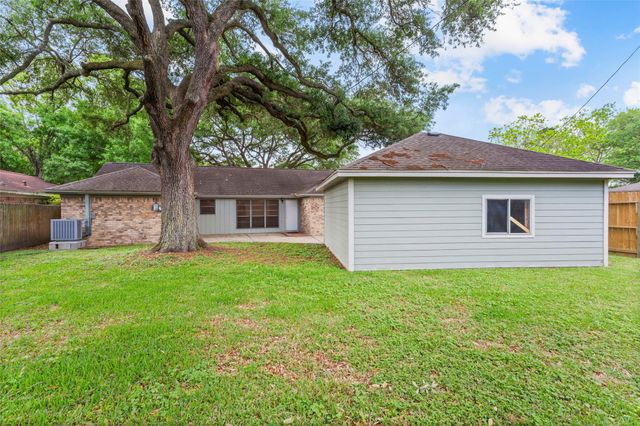 707 Briargrove Drive, Alvin, TX 77511