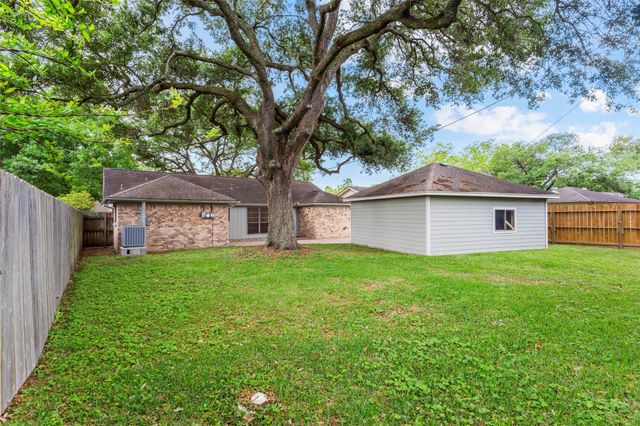 707 Briargrove Drive, Alvin, TX 77511
