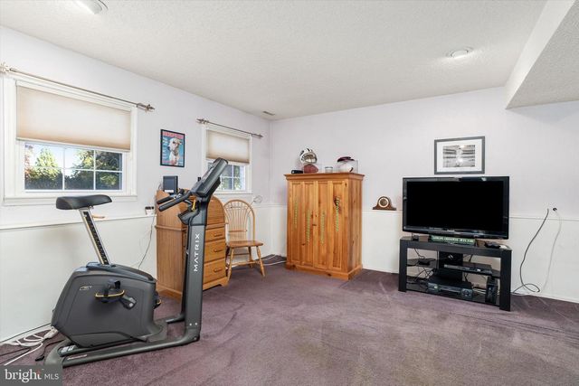 2203 KUSER RD, Hamilton, NJ 08690