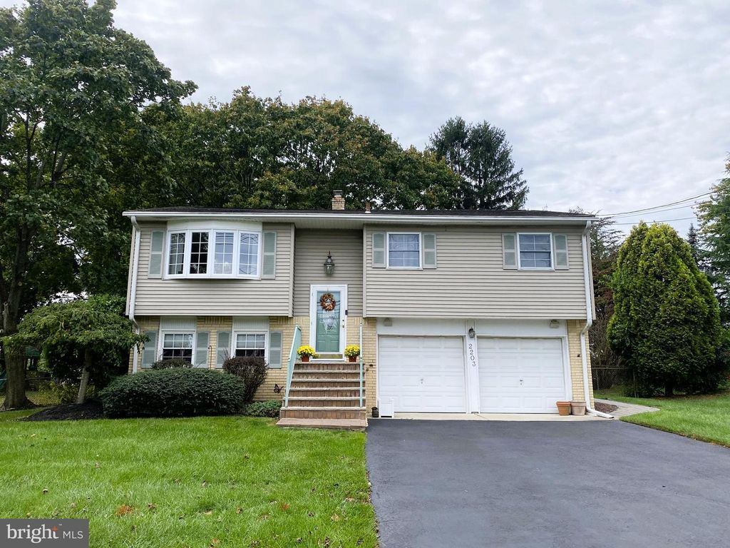 2203 KUSER RD, Hamilton, NJ 08690