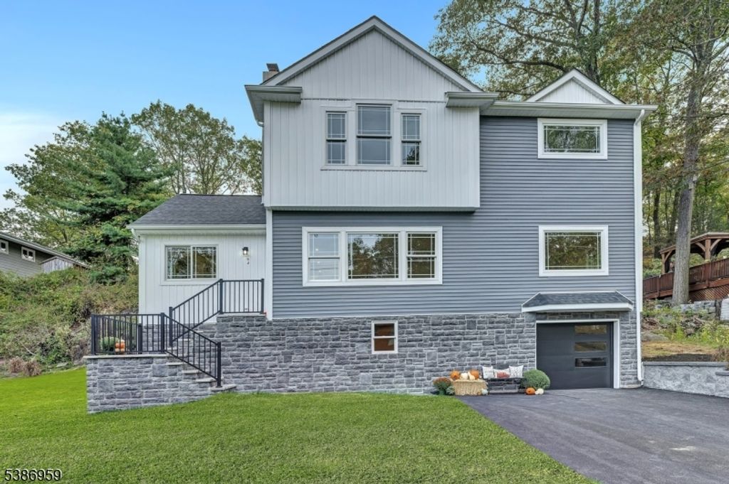 94 Upper High Crest Dr, West Milford Twp., NJ 07480
