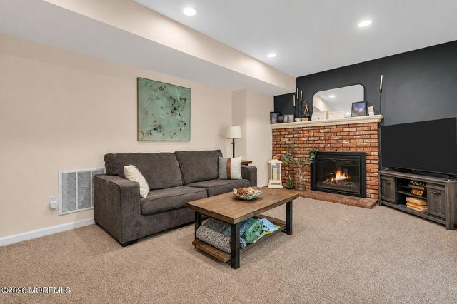 18 Wylie Terrace, Morganville, NJ 07751
