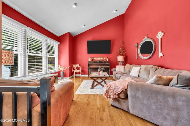 18 Wylie Terrace, Morganville, NJ 07751