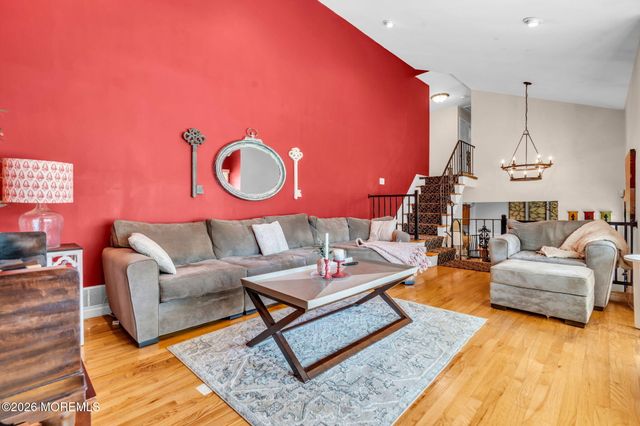18 Wylie Terrace, Morganville, NJ 07751