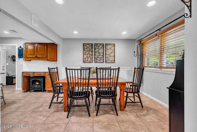 18 Wylie Terrace, Morganville, NJ 07751