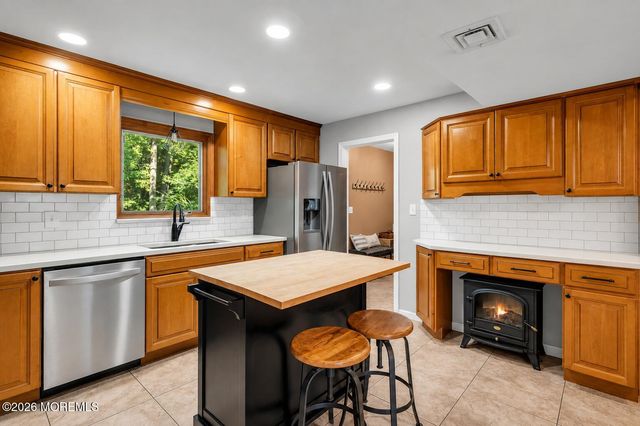 18 Wylie Terrace, Morganville, NJ 07751