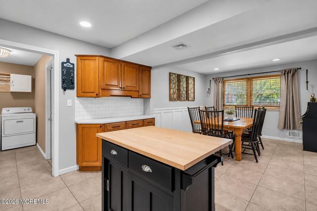 18 Wylie Terrace, Morganville, NJ 07751