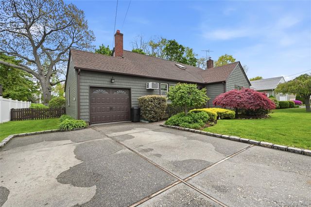 41 Lane Street, Lindenhurst, NY 11757
