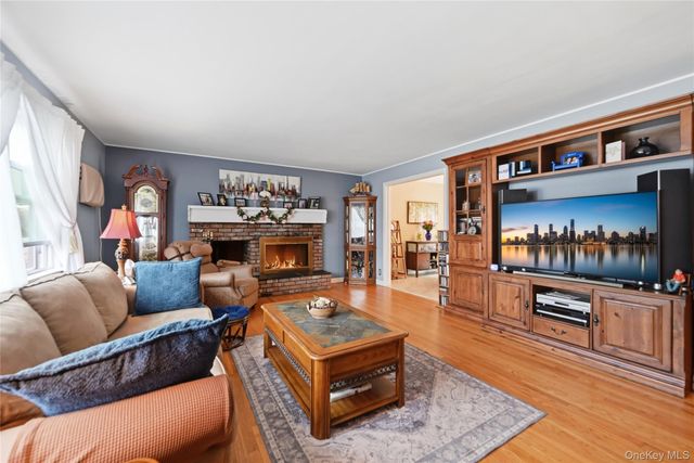 41 Lane Street, Lindenhurst, NY 11757