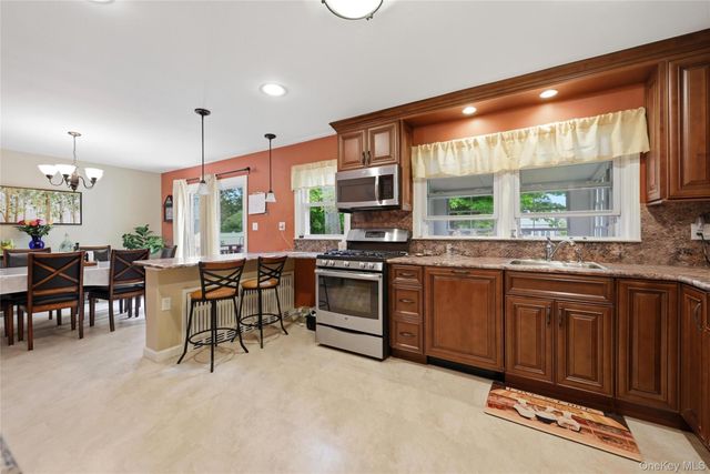 41 Lane Street, Lindenhurst, NY 11757