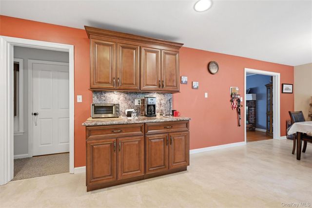 41 Lane Street, Lindenhurst, NY 11757