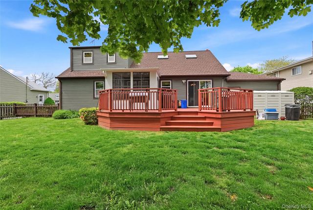 41 Lane Street, Lindenhurst, NY 11757
