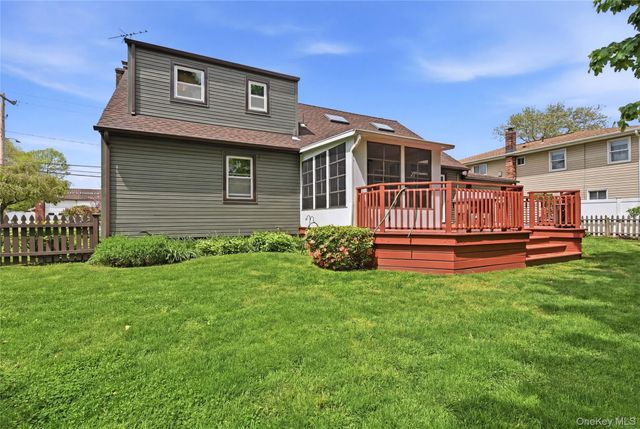 41 Lane Street, Lindenhurst, NY 11757
