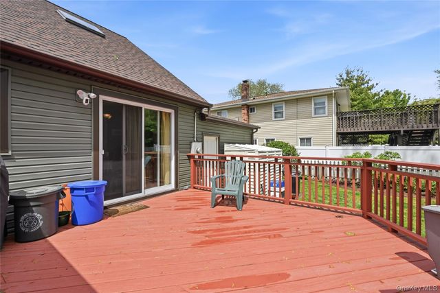 41 Lane Street, Lindenhurst, NY 11757