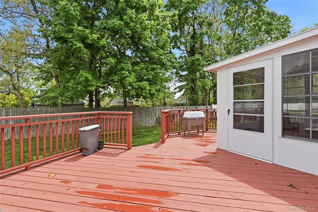 41 Lane Street, Lindenhurst, NY 11757