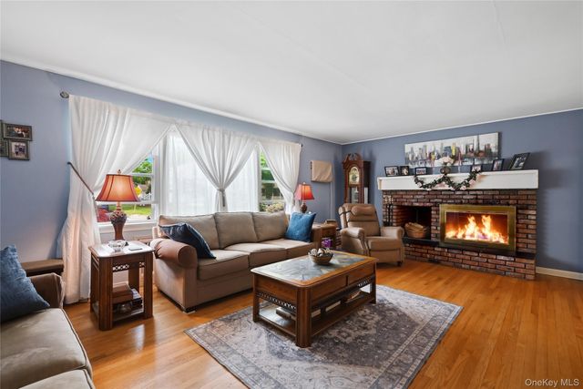 41 Lane Street, Lindenhurst, NY 11757