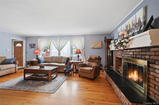 41 Lane Street, Lindenhurst, NY 11757