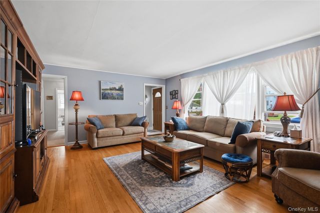 41 Lane Street, Lindenhurst, NY 11757