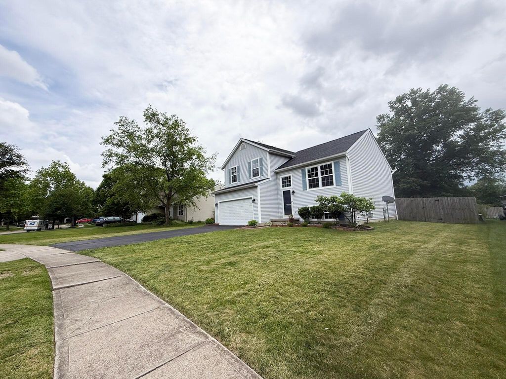 181 Barry Knoll Drive, Pataskala, OH 43062