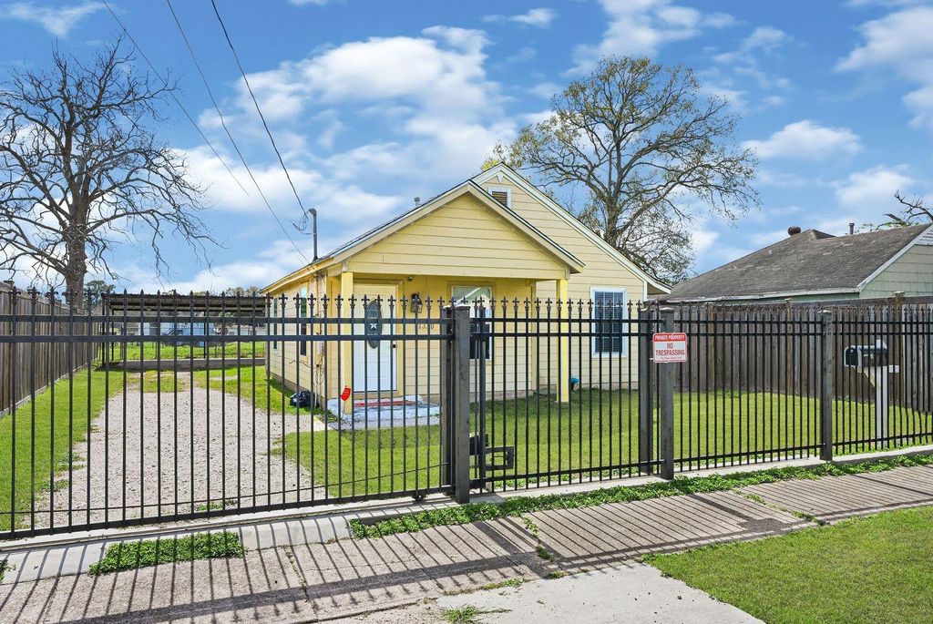 7330 Dallas Street, Houston, TX 77011