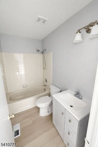 15 Nottingham Way, Franklin Twp., NJ 08873