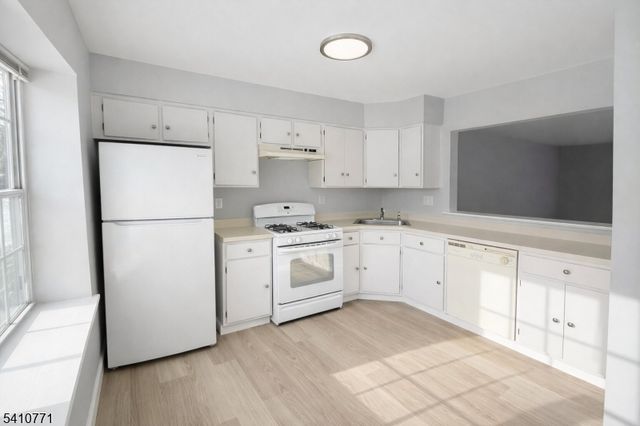 15 Nottingham Way, Franklin Twp., NJ 08873