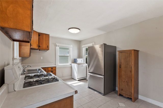 832 Daniels Street NE, Cedar Rapids, IA 52402