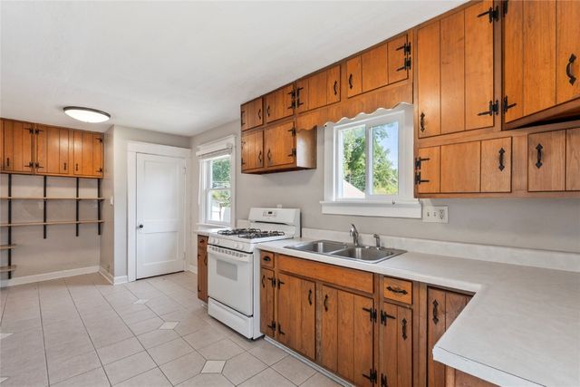 832 Daniels Street NE, Cedar Rapids, IA 52402