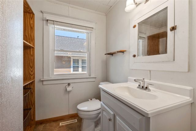 832 Daniels Street NE, Cedar Rapids, IA 52402