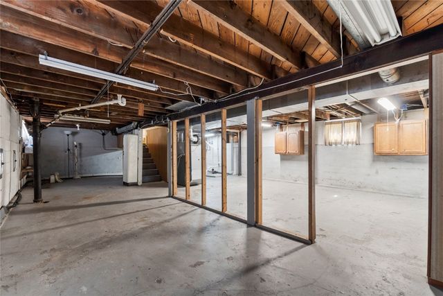 832 Daniels Street NE, Cedar Rapids, IA 52402