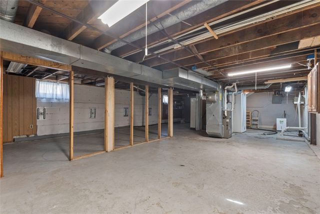 832 Daniels Street NE, Cedar Rapids, IA 52402