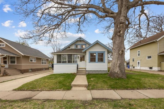 832 Daniels Street NE, Cedar Rapids, IA 52402
