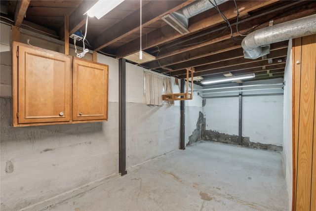 832 Daniels Street NE, Cedar Rapids, IA 52402