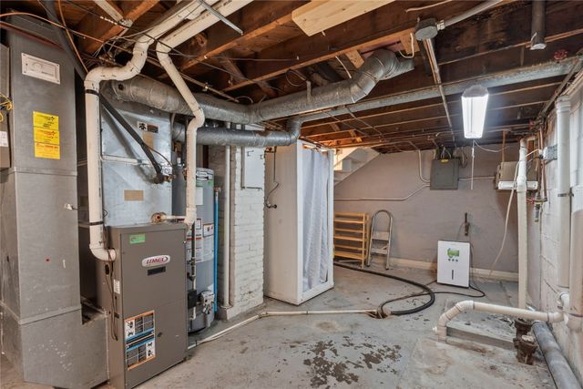 832 Daniels Street NE, Cedar Rapids, IA 52402