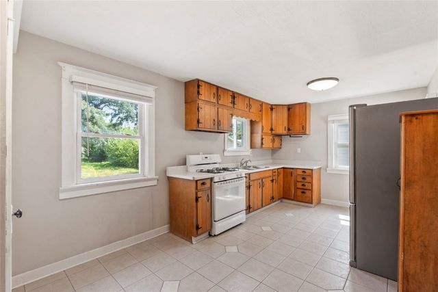 832 Daniels Street NE, Cedar Rapids, IA 52402