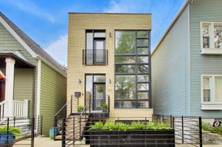 2241 W Melrose Street, Chicago, IL 60618