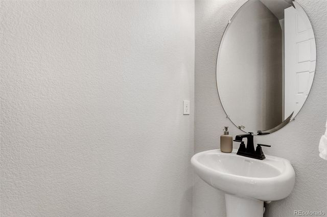 20970 E Quincy Drive, Aurora, CO 80015