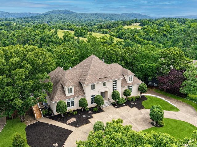 323 Whispering Hills Street, Hot Springs, AR 71901