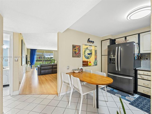 9820 S Hollybrook Lake Dr 208, Pembroke Pines, FL 33025